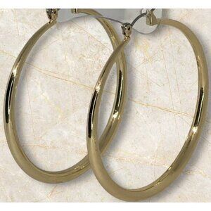 Gold Tone Medium Hoop Earrings Elegant Minimalist Trendy Chic Style Fashion NWT